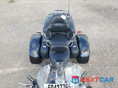 Piąte zdjęcie samochodu w środku: 2018 HARLEY-DAVIDSON FLHTCUTG TRI GLIDE ULTRA VIN:1HD1MAD11JB855926 - miniatura