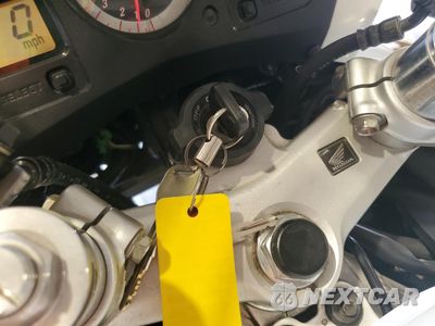 Zdjęcie 8 z 9 samochodu: 2006 HONDA VFR800 VIN:JH2RC46156M800890 - miniatura
