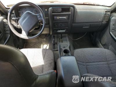 Zdjęcie 8 z 13 samochodu: 2001 JEEP CHEROKEE VIN:1J4FF48S51L569457 - miniatura
