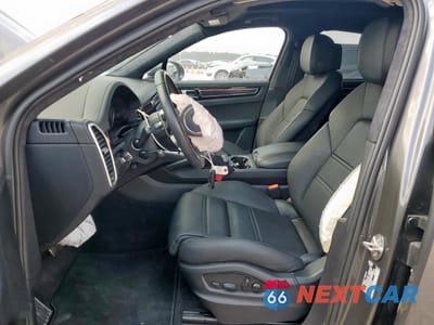 Zdjęcie 7 z 14 samochodu: 2023 PORSCHE CAYENNE GTS COUPE VIN:WP1BG2AY5PDA33226 - miniatura