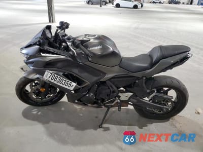 Trzecie zdjęcie samochodu z tyłu: 2022 KAWASAKI EX650 N VIN:ML5EXEN19NDA75194 - miniatura