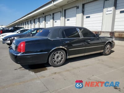 Trzecie zdjęcie samochodu z tyłu: 2009 LINCOLN TOWN CAR SIGNATURE LIMITED VIN:2LNHM82V39X600603 - miniatura