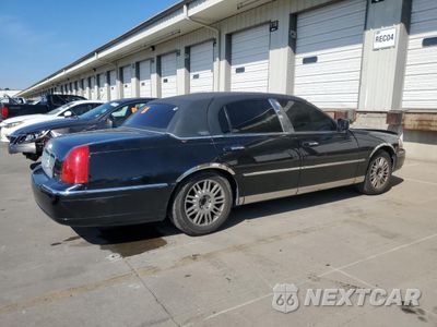 Trzecie zdjęcie samochodu z tyłu: 2009 LINCOLN TOWN CAR SIGNATURE LIMITED VIN:2LNHM82V39X600603 - miniatura