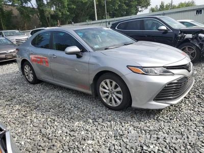 Czwarte zdjęcie samochodu z boku: 2019 TOYOTA CAMRY L VIN:4T1B11HK9KU188395 - miniatura