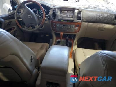 Zdjęcie 8 z 13 samochodu: 2003 LEXUS LX 470 VIN:JTJHT00W133528189 - miniatura
