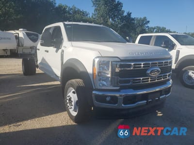 Czwarte zdjęcie samochodu z boku: 2023 FORD F550 SUPER DUTY SUPER DUTY VIN:1FD0W5HT5PEC77827 - miniatura
