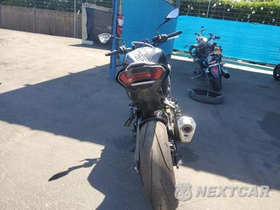 Czwarte zdjęcie samochodu z boku: 2025 KAWASAKI ZR900 S VIN:ML5ZRDS13SDA03090 - miniatura