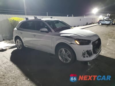 Czwarte zdjęcie samochodu z boku: 2024 AUDI Q5 E PREMIUM 55 VIN:WA1G2AFY5R2075879 - miniatura