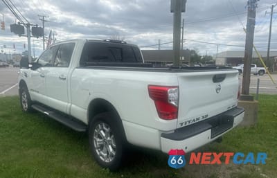 Trzecie zdjęcie samochodu z tyłu: 2020 NISSAN TITAN XD SV VIN:1N6AA1FB9LN511291 - miniatura