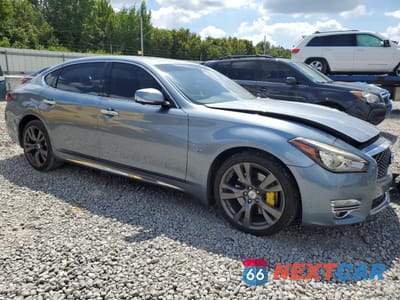Czwarte zdjęcie samochodu z boku: 2016 INFINITI Q70L 3.7 VIN:JN1BY1PP9GM630454 - miniatura