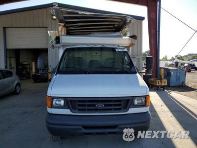 Piąte zdjęcie samochodu w środku: 2007 FORD ECONOLINE E450 SUPER DUTY CUTAWAY VAN VIN:1FDXE45S77DB14464 - miniatura