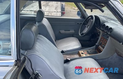 Piąte zdjęcie samochodu w środku: 1985 MERCEDES BENZ 280SL VIN:WDB1070421A024836 - miniatura