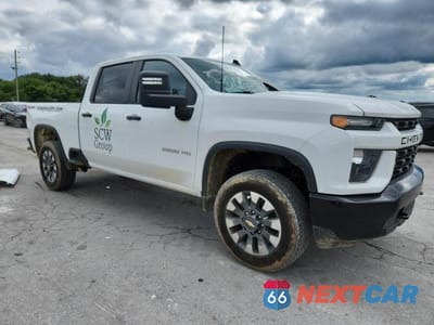 Czwarte zdjęcie samochodu z boku: 2023 CHEVROLET SILVERADO K2500 CUSTOM VIN:2GC4YME79P1718412 - miniatura