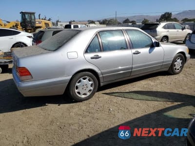 Trzecie zdjęcie samochodu z tyłu: 1996 MERCEDES-BENZ S 320 VIN:WDBGA33E1TA300132 - miniatura