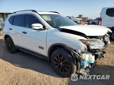 Czwarte zdjęcie samochodu z boku: 2017 NISSAN ROGUE SV VIN:5N1AT2MV0HC768015 - miniatura