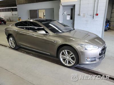 Czwarte zdjęcie samochodu z boku: 2016 TESLA MODEL S VIN:5YJSA1E24GF129201 - miniatura