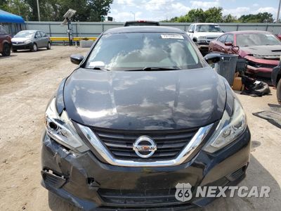 Piąte zdjęcie samochodu w środku: 2017 NISSAN ALTIMA 2.5 VIN:1N4AL3AP6HC130972 - miniatura