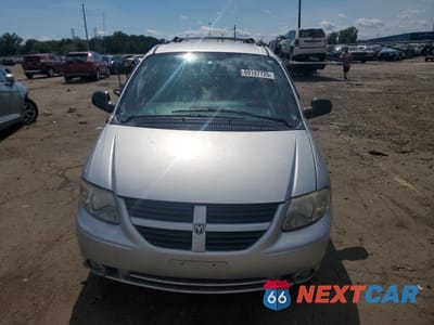 Piąte zdjęcie samochodu w środku: 2005 DODGE GRAND CARAVAN SXT VIN:2D4GP44L35R230010 - miniatura