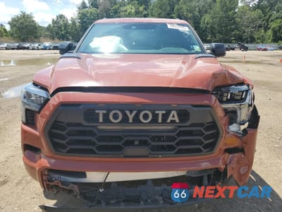 Piąte zdjęcie samochodu w środku: 2024 TOYOTA SEQUOIA SR5 VIN:7SVAAABA8RX040625 - miniatura