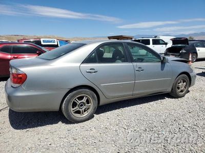 Trzecie zdjęcie samochodu z tyłu: 2005 TOYOTA CAMRY LE VIN:4T1BE32K55U974675 - miniatura