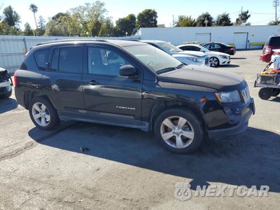 Czwarte zdjęcie samochodu z boku: 2016 JEEP COMPASS LATITUDE VIN:1C4NJCEA9GD620595 - miniatura