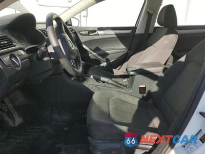 Zdjęcie 7 z 13 samochodu: 2012 VOLKSWAGEN PASSAT S VIN:1VWAP7A34CC024450 - miniatura