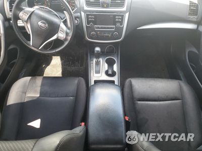 Zdjęcie 8 z 14 samochodu: 2017 NISSAN ALTIMA 2.5 VIN:1N4AL3AP1HN349553 - miniatura