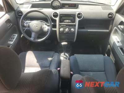 Zdjęcie 8 z 13 samochodu: 2006 TOYOTA SCION XB VIN:JTLKT324064064711 - miniatura
