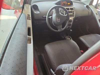 Zdjęcie 8 z 12 samochodu: 2010 TOYOTA YARIS VIN:JTDJT4K37A5304246 - miniatura