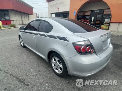 Trzecie zdjęcie samochodu z tyłu: 2010 TOYOTA SCION TC VIN:JTKDE3B77A0313085 - miniatura