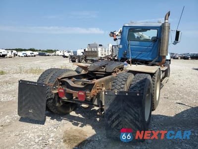 Czwarte zdjęcie samochodu z boku: 1997 MACK 600 CH600 VIN:1M1AA13Y8VW073923 - miniatura