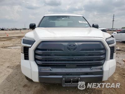 Piąte zdjęcie samochodu w środku: 2025 TOYOTA TUNDRA CREWMAX SR VIN:5TFLA5AB1SX041867 - miniatura