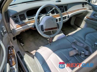 Zdjęcie 8 z 14 samochodu: 1996 LINCOLN TOWN CAR EXECUTIVE VIN:1LNLM81WXTY672992 - miniatura