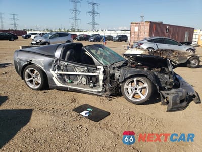 Czwarte zdjęcie samochodu z boku: 2011 CHEVROLET CORVETTE GRAND SPORT VIN:1G1YW2DW7B5100817 - miniatura