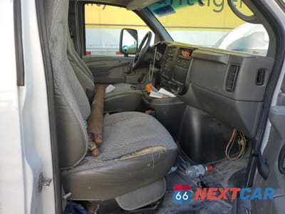 Zdjęcie 7 z 13 samochodu: 2007 GMC SAVANA CUTAWAY G3500 VIN:1GDJG31U371175393 - miniatura