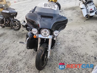 Drugie zdjęcie samochodu z przodu: 2017 HARLEY-DAVIDSON FLHTCU ULTRA CLASSIC ELECTRA GLIDE VIN:1HD1FCC12HB640220 - miniatura