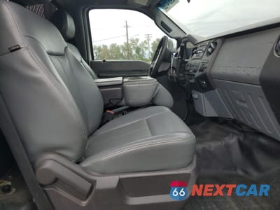 Piąte zdjęcie samochodu w środku: 2015 FORD F450 SUPER DUTY VIN:1FDUF4GT6FED43460 - miniatura