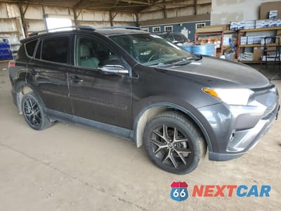 Czwarte zdjęcie samochodu z boku: 2018 TOYOTA RAV4 SE VIN:JTMJFREV1JJ231819 - miniatura