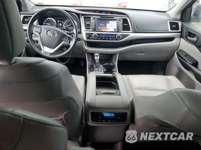 Zdjęcie 8 z 13 samochodu: 2017 TOYOTA HIGHLANDER SE VIN:5TDJZRFH4HS509500 - miniatura