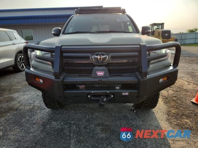 Piąte zdjęcie samochodu w środku: 2021 TOYOTA LAND CRUISER VX-R VIN:JTMCY7AJ9M4099597 - miniatura