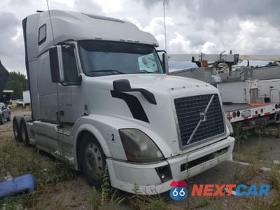 2012 VOLVO VNL SEMI TRUCK 4V4NC9EH6CN547740 - główne zdjęcie licytacji z USA - miniatura