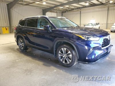 Czwarte zdjęcie samochodu z boku: 2022 TOYOTA HIGHLANDER XLE VIN:5TDHZRBH6NS566605 - miniatura