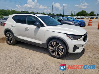 Czwarte zdjęcie samochodu z boku: 2025 VOLVO XC40 PLUS VIN:YV4L12UC5S2512349 - miniatura