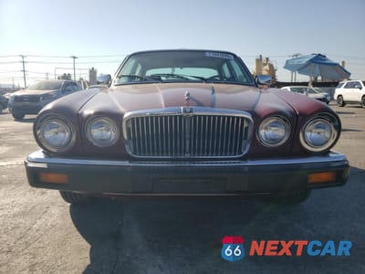 Piąte zdjęcie samochodu w środku: 1986 JAGUAR XJ6 VIN:SAJJAVLN4GC453303 - miniatura