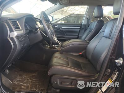 Zdjęcie 7 z 15 samochodu: 2019 TOYOTA HIGHLANDER SE VIN:5TDJZRFH4KS961695 - miniatura