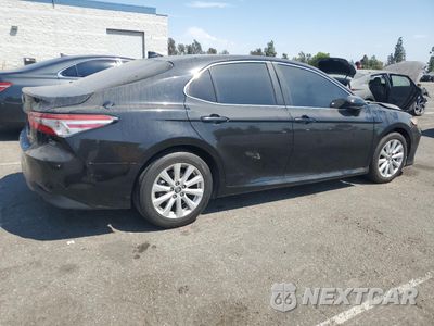 Trzecie zdjęcie samochodu z tyłu: 2019 TOYOTA CAMRY L VIN:4T1B11HK5KU240184 - miniatura