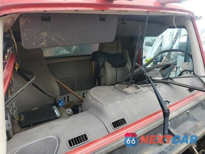 Zdjęcie 9 z 10 samochodu: 2018 VOLVO VHD DUMP TRUCK VIN:4V5KC9DH5JN894473 - miniatura