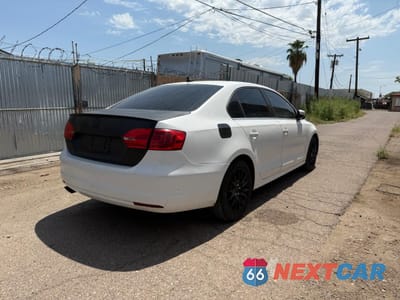 Czwarte zdjęcie samochodu z boku: 2014 VOLKSWAGEN JETTA SE VIN:3VWD17AJ5EM376614 - miniatura