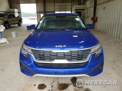 Piąte zdjęcie samochodu w środku: 2023 KIA SELTOS LX VIN:KNDEPCAA0P7449710 - miniatura