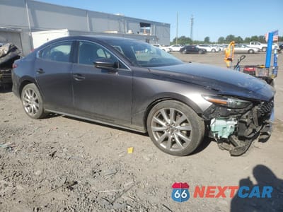 Czwarte zdjęcie samochodu z boku: 2020 MAZDA 3 PREMIUM VIN:3MZBPAEM9LM116852 - miniatura